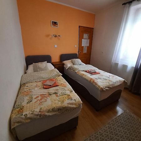 Kis Rigó vendégház Salgótarján Esterno foto