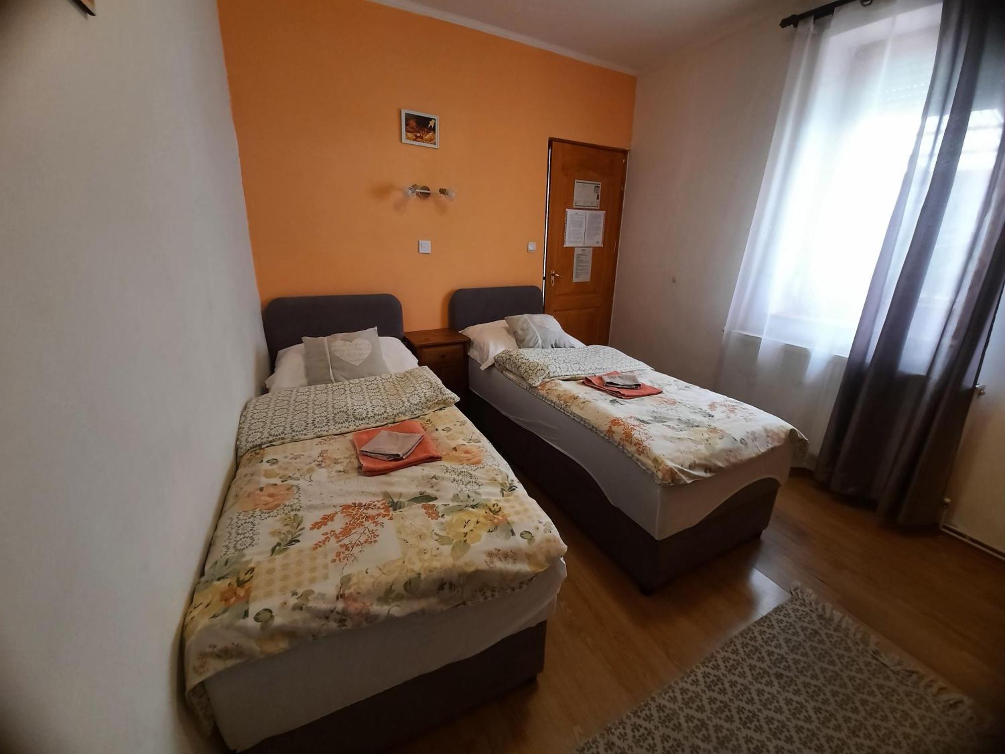 Kis Rigó vendégház Salgótarján Esterno foto