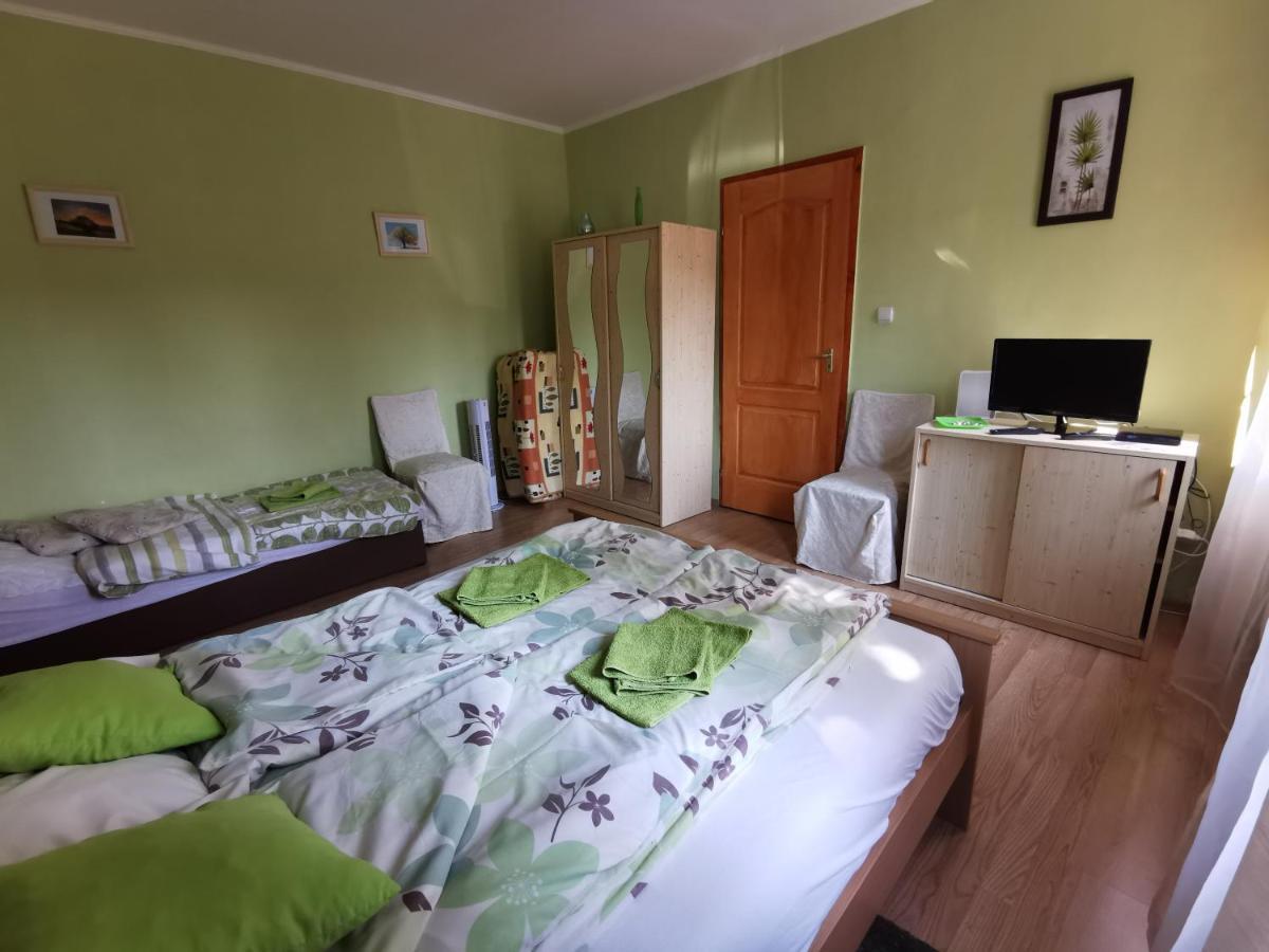 Kis Rigó vendégház Salgótarján Esterno foto